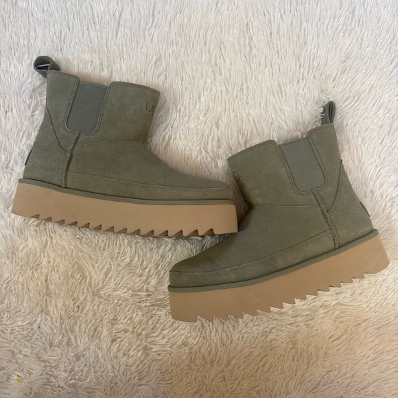 UGG Women's Classic Dipper Shaded Clover Platform Suede Boots - Picture 1 of 5